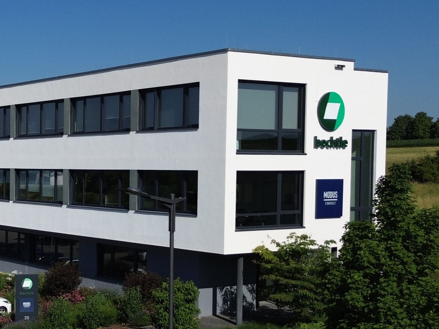 Außenansicht des Bürogebäudes in Villingen-Schwenningen.